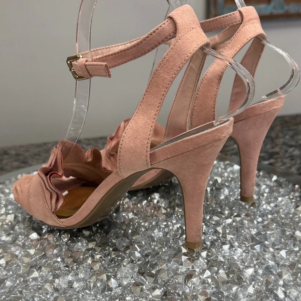 Worthington Blush Ruffle Heels 8